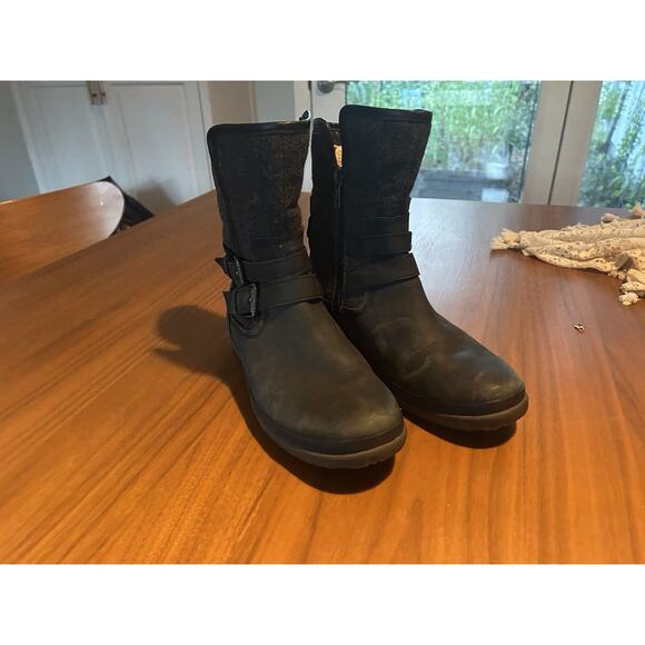 UGG Simmens Women's Size 7.5 Grey Leather Boots, Waterproof, Wool-Lined size 7.5 - Picture 4 of 5